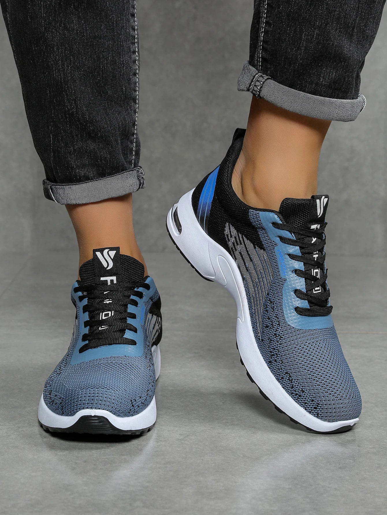 Aeron Pace Sneakers